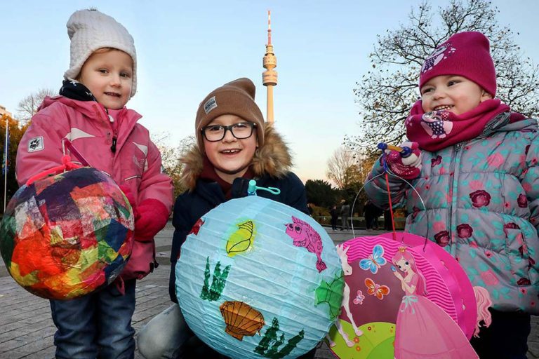 100 Jahre Martinszug in Dortmund Jubiläum mit bunten Laternenumzügen