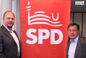 SPD-Fraktionsgeschäftsführer Andrew Kunter und Finanzpolitiker Heinz-Dieter Düdder stellten die Haushaltsanträge vor. Foto: Alex Völkel