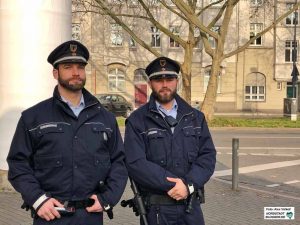 Benedikt Luig und Steven Dean gehören dem Team des Kommunalen Ordnungsdienstes in der Nordstadt. Fotos: Alex Völkel