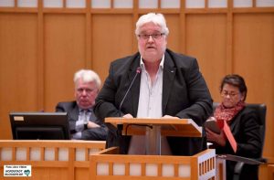 Heiner Garbe (AfD), im Hintergrund OB Ullrich Sierau und Bürgermeisterin Birgit Jörder.