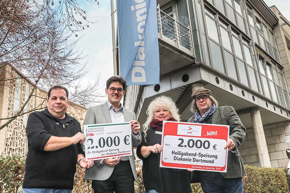 Diakonie-Dortmund_Spende-Weihnachtsfeier-Wohnungslose-Schaper_3