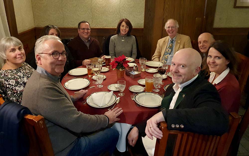 Klaus Wegener, Präsident der Auslandsgesellschaft (vorne li.) mit den Partnern des Buffalo-Dortmund Sister City Committee in Buffalo. Foto: Auslandsgesellschaft