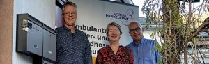 In neuen Räumen an der Dresdener Straße 15 im Hinterhaus arbeitet jetzt der Ambulante Kinder- und Jugendhospizdienst Löwenzahn. Von links: Stefan Bender (Stiftungskoordination) und die geschäftsführenden Vorstände Beate Schwedler und Thorsten Haase.