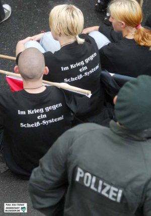 Neonazi-Aufmarsch zum Nationalen Antikriegstag in Dorstfeld 2007 - einer der Anlässe für den Aktionsplan. Archivbild: Alex Völkel