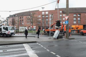 Das Abbiegen von der Münsterstraße in die Lortzingstraße ist zumindest in Fahrtrichtung Innenstadt seit mehr als zwei Jahren nicht möglich. 