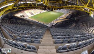 Wegen der Gefahren durch den Coronavirus soll das Derby im Signal-Iduna-Park als Geisterspiel ohne Zuschauer*innen stattfinden. Foto: Alex Völkel