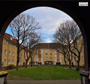 Einer der beiden Innenhöfe, Blick nach Süden