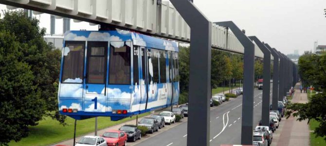 Bislang verbindet die H-Bahn nur die verschiedenen Areale der TU Dortmund. Archivbild: Alex Völkel