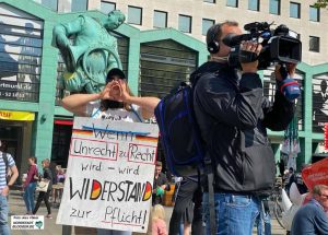 Reporter Christof Voigt filmte für den WDR und wurde attackiert.