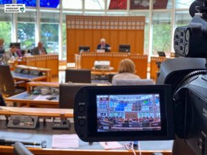 Die Pressekonferenzen zum Thema Corona werden seit fast drei Monaten live übertragen. Fotos: Alex Völkel