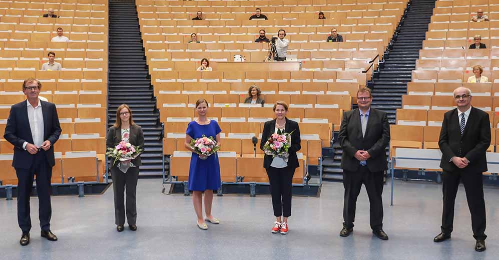 Bilden ab. 1. September das neue Rektorat der TU Dortmund (v.l.n.r.): Kanzler Albrecht Ehlers, Prof. Nele McElvany, Prof. Tessa Flatten, Prof. Wiebke Möhring, Prof. Gerhard Schembecker und Prof. Manfred Bayer. Foto: Oliver Schaper/ TU Dortmund