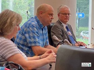 Reiner Kajewski (Mitte), ver.di-Gewerkschaftssekretär für den Handel in Dortmund. Bild: Alex Völkel