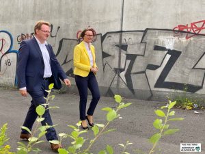 Einer der wenigen öffentlichen Termine des CDU-OB-Kandidaten Andreas Hollstein in Dortmund - hier mit Ministerin Ina Scharrenbach.