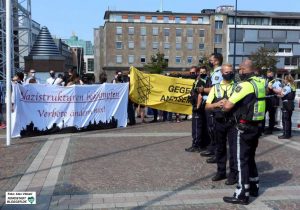 Zunächst gab es eine friedliche Spontankundgebung gegen die angemeldete Versammlung der Neonazis.