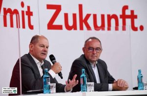 Bundeswirtschaftsminister und Vize-Kanzler Olaf Scholz mit dem Co-Bundesvorsitzenden Norbert Walter-Borjans.