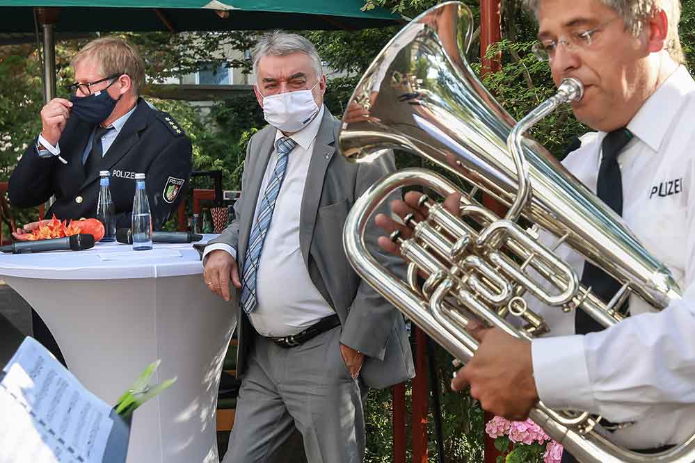 Harmonische Töne und idyllische Atmosphäre beim Besuch von NRW-Innenminister Herbert Reul beim Hofkonzert des Landespolizeiorchesters in der Nordstadt. Da war vom neuen Skandal noch nicht die Rede.