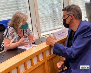 Kaufhof-Betriebsrätin Monika Regens und Wirtschaftsförderer Thomas Westphal im Gespräch. Foto: Alex Völkel