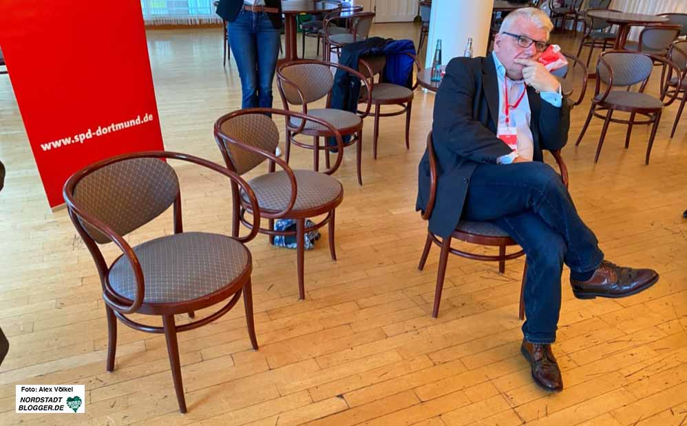 Zwischen allen Stühlen? Der bisherige SPD-Fraktionsvorsitzende Norbert Schilff soll nach dem überraschenden Wahlaus von Birgit Jörder neuer Bürgermeister werden. Foto: Alex Völkel
