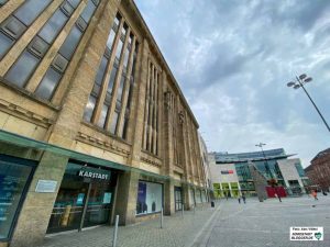 Das traditionsreiche Karstadt-Stammhaus - Blick vom Hansaplatz.