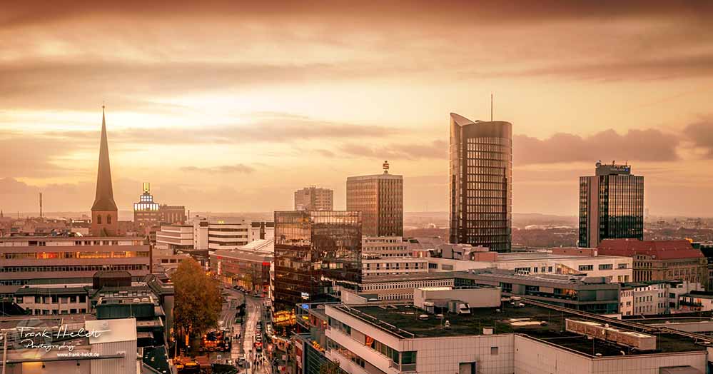 Die Skyline von Dortmund - Licht am Ende des Tunnels oder dunkle Wolken? Foto: Frank Heldt