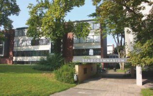 Stadtgymnasium-Dortmund_Haupteingang_Nanos-11-20