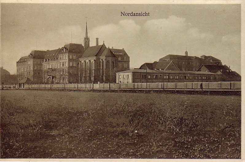Brüder-Krankenhaus, Burgholzstraße, mit St. Josefshaus (rechts im Hintergrund) und Nebengebäuden
