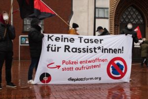 Die Anarcho-Kommunistische-Organisation „Die Plattform“ wirft der Polizei Rassismus vor. Foto: David Peters