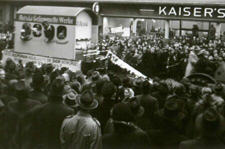 Karneval-in-Dortmund_Rosenmontag-1954_Schuetzenstrasse_Nordstadt_02