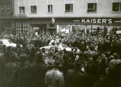 Karneval-in-Dortmund_Rosenmontag-1954_Schuetzenstrasse_Nordstadt_03