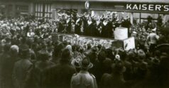 Karneval-in-Dortmund_Rosenmontag-1954_Schuetzenstrasse_Nordstadt_04