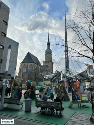 Der Brüderweg ist bereits gemacht, ebenso wieder der westliche Teil der Kampstraße. Jetzt fehlt noch das Mittelstück zwischen Reinoldi- und Petrikirche. 