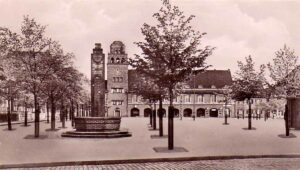 Der Saalbau Mengede wurde 1915 errichtet und besteht aus einem Gebäudekomplex mit Haupthaus und Turm, sowie einem Anbau am Süd-West-Giebel. Bild: Sammlung Klaus Winter