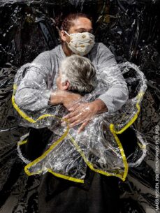World-Press-Photo-of-the-Year-Nominee_Online_Mads-Nissen_Politiken_Panos-Pictures
