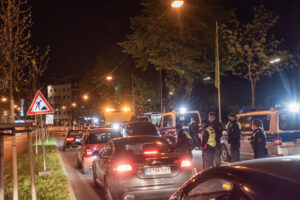 Am Freitag gab es noch deutlich mehr zu tun für die Polizei - doch ab Mitternacht kehrte Ruhe ein. Foto: Alix von Schirp