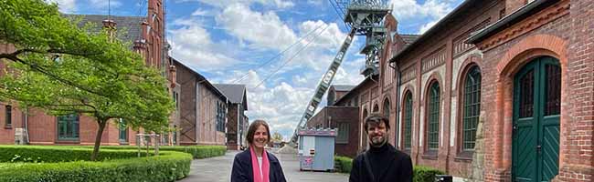 Helene Bukowski und Jörg Brüggemann am LWL-Industriemuseum Zeche Zollern. Foto: Hartmut Salmen/ Literaturhaus.Dortmund