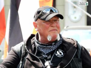 Siegfried „SS-Siggi“ Borchardt am 1. Mai 2021 auf dem Wilhelmplatz in Dorstfeld.