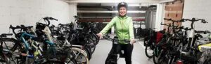 Tiefbauamtsleiterin Sylvia Uehlendahl in der Fahrradgarage des Tiefbauamtes. Foto: Stadt