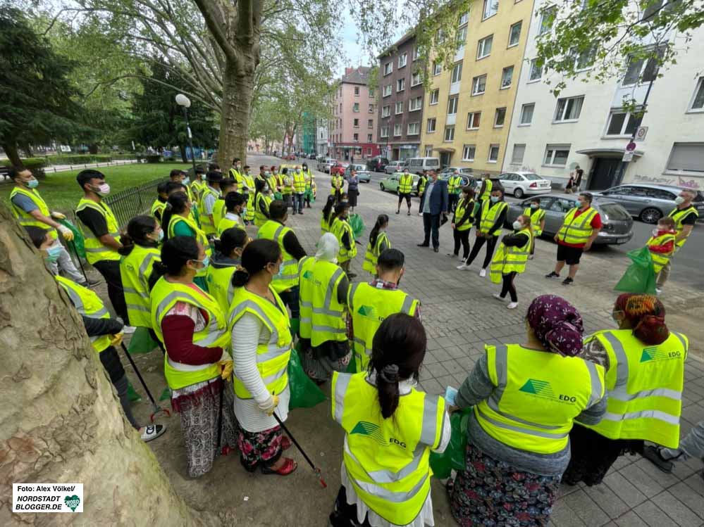 Rund 60 Mitglieder der Roma-Community beteiligten sich an der Müllsammel-Aktion. Fotos: Alex Völkel