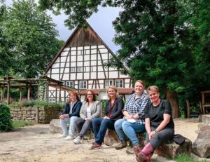 Besuch auf dem AWO Schultenhof (von links): Inge Blask, Anja Butschkau, Sabine Poschmann, Marthe Pflüger, Nadine Somer). Foto: Oliver Schaper