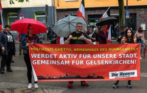 Besonders absurd: Die Nazis kommen mit einem Gelsenkirchen-Banner in die Nordstadt. Foto: David Peters