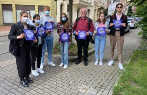 Schüler*innen und Quartiersdemokraten setzen Zeichen gegen Antisemitismus. Fotos: David Peters