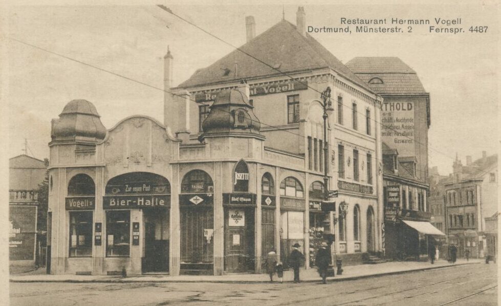 Restaurant Vogell an der Einmündung Königshof (links) in die Münsterstraße (rechts), 1925 (Slg. Klaus Winter)
