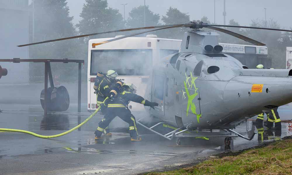 Der gravierende Ernstfall auf dem Flughafen in Dortmund war simuliert. Fotos: Airport