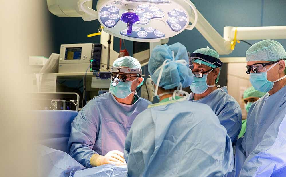 Das Team um Prof. Albert rettete ihm damals in letzter Sekunde das Leben. Foto: Klinikum Dortmund