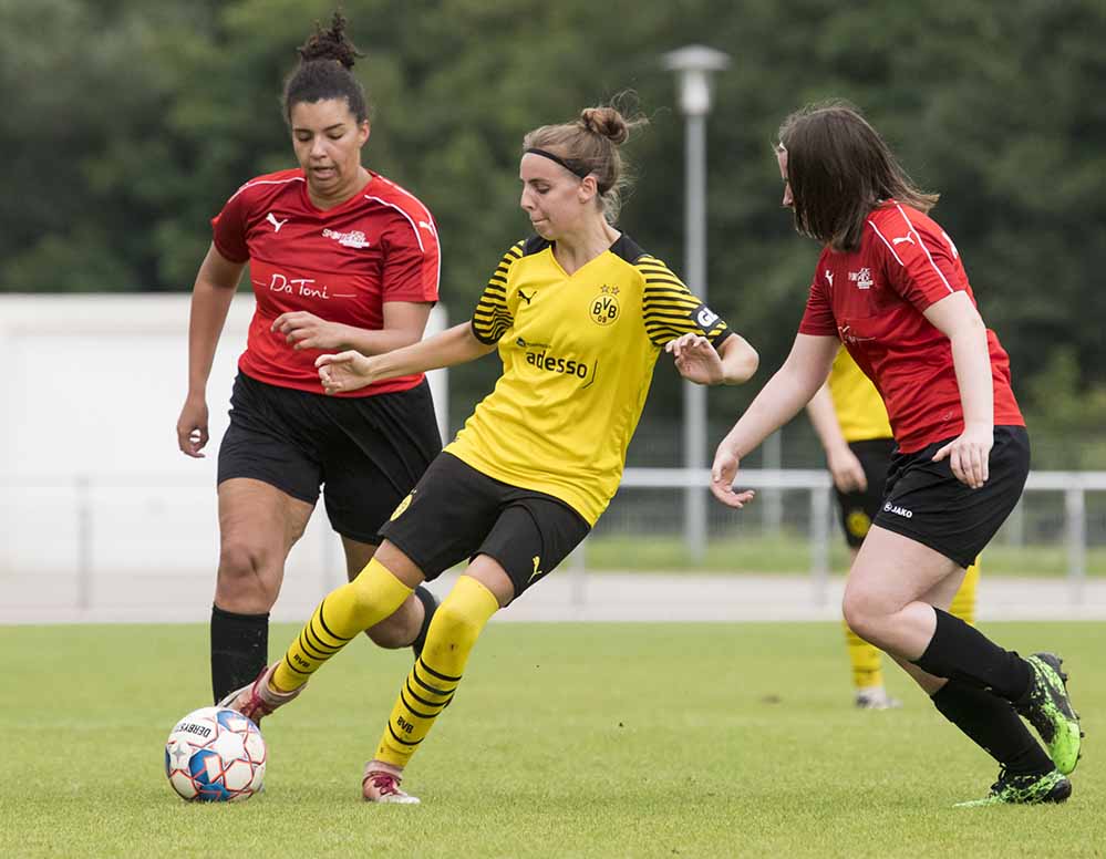 Die neugegründete Frauenmannschaft von Borussia Dortmund startet in ihre Premierensaison.