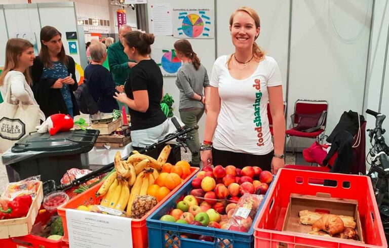 Die Mitglieder von foodsharing Dortmund retten Lebensmittel und informieren über Lebensmittelverschwendung.