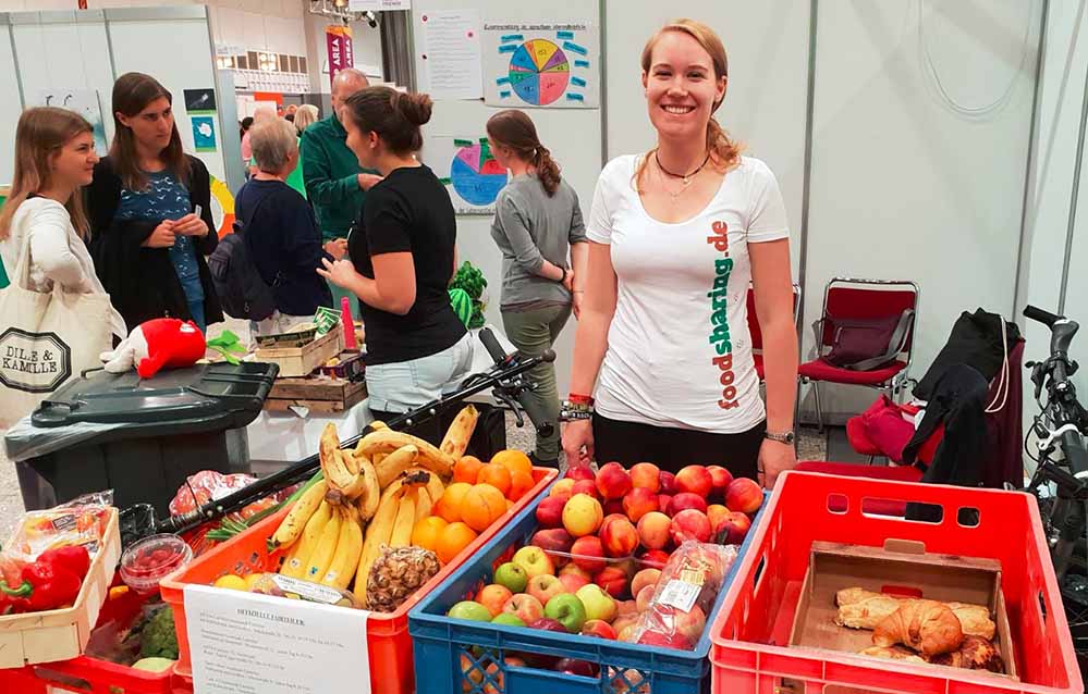 Die Mitglieder von foodsharing Dortmund retten Lebensmittel und informieren über Lebensmittelverschwendung.