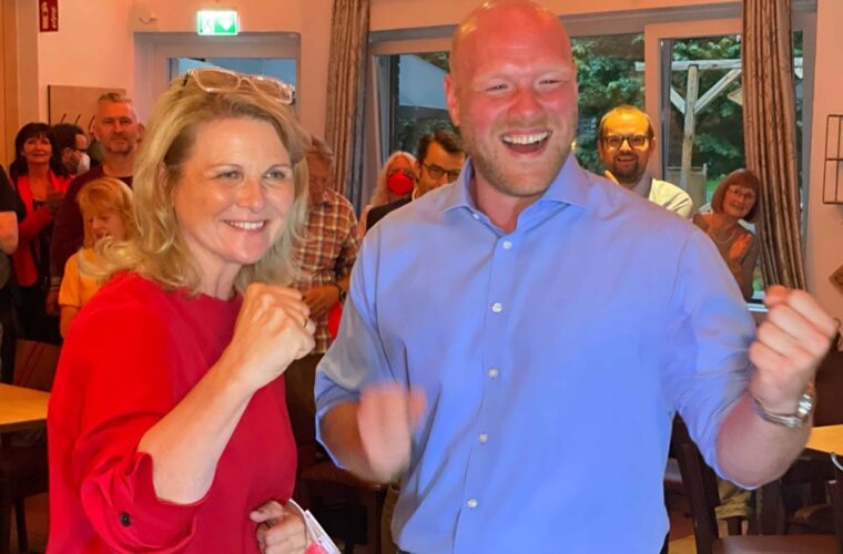 Sabine Poschmann und Jens Peick haben ihre Tickets nach Berlin gelöst und ziehen in den Bundestag ein.