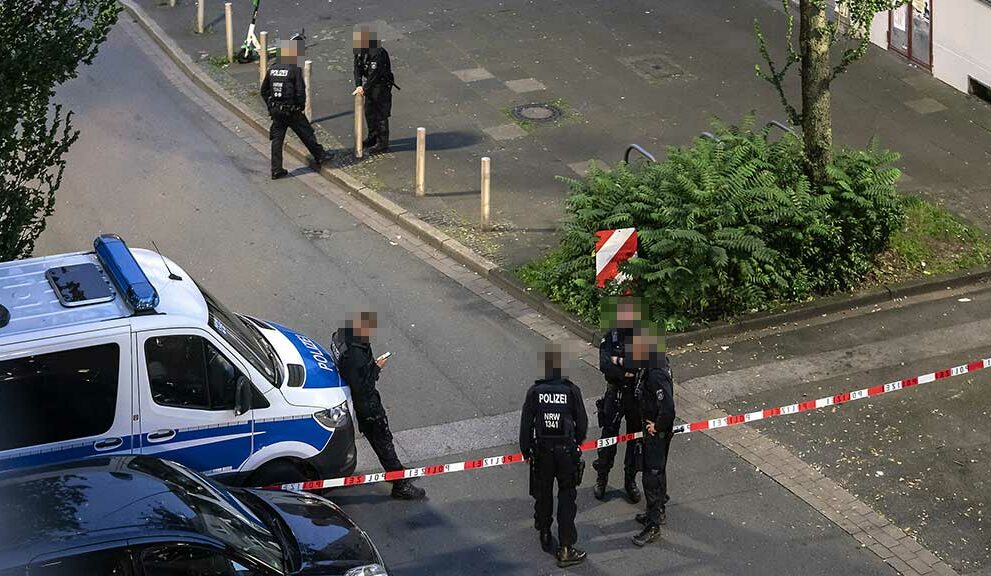 Über Stunden blieb die Schützenstraße nach dem Polizeieinsatz gesperrt.