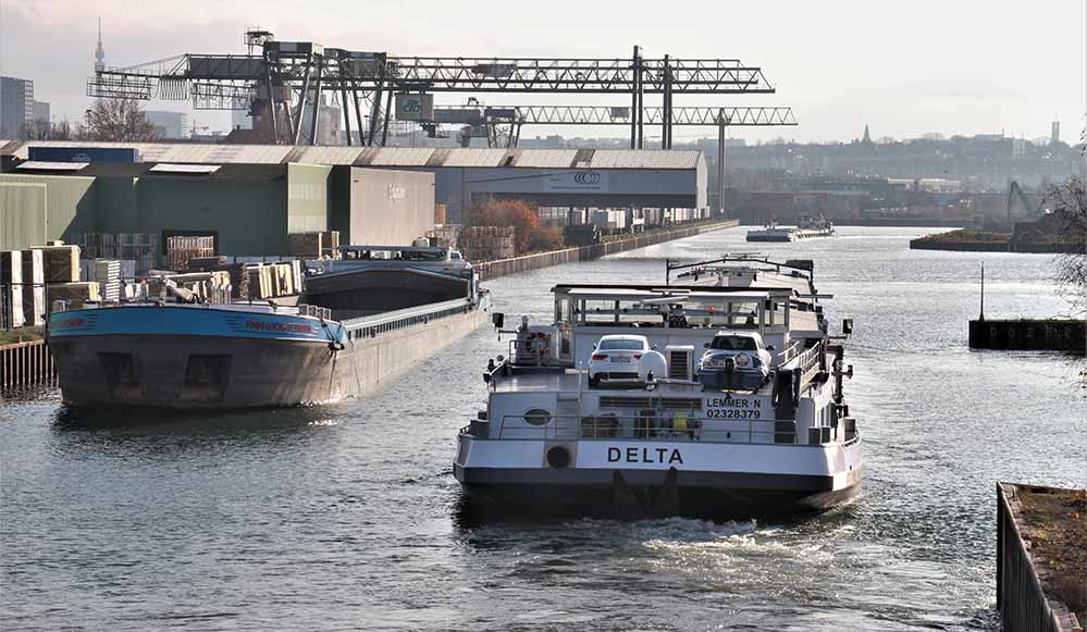 Der Dortmunder Hafen ist wieder per Schiff erreichbar - die Schleusensperrung ist beendet.